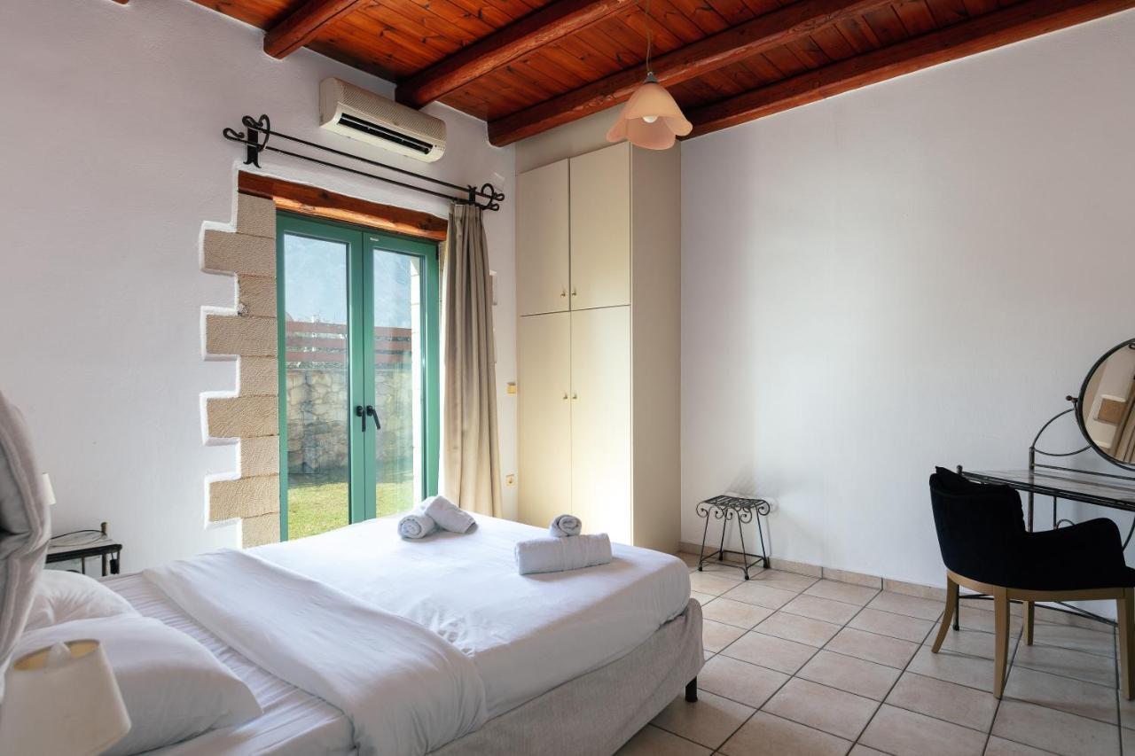Villa Pinelopi Asprouliánoi エクステリア 写真