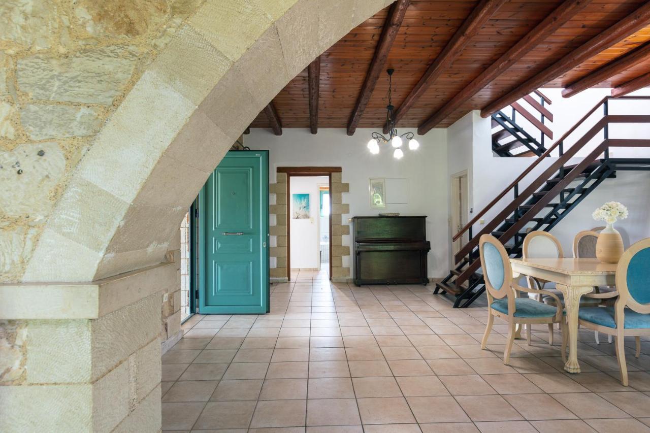 Villa Pinelopi Asprouliánoi エクステリア 写真
