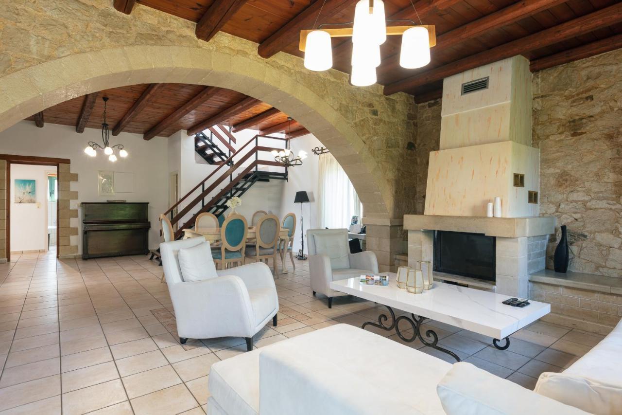 Villa Pinelopi Asprouliánoi エクステリア 写真