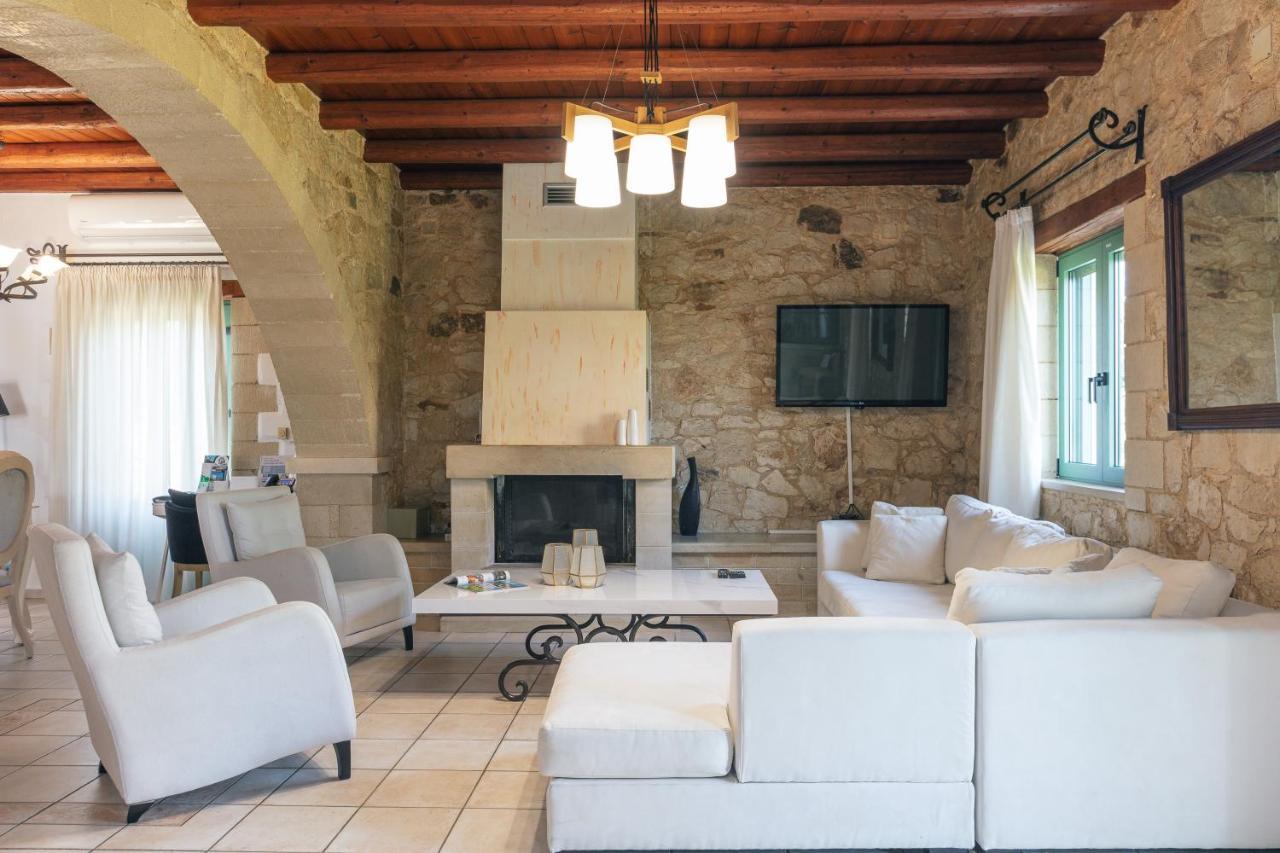 Villa Pinelopi Asprouliánoi エクステリア 写真